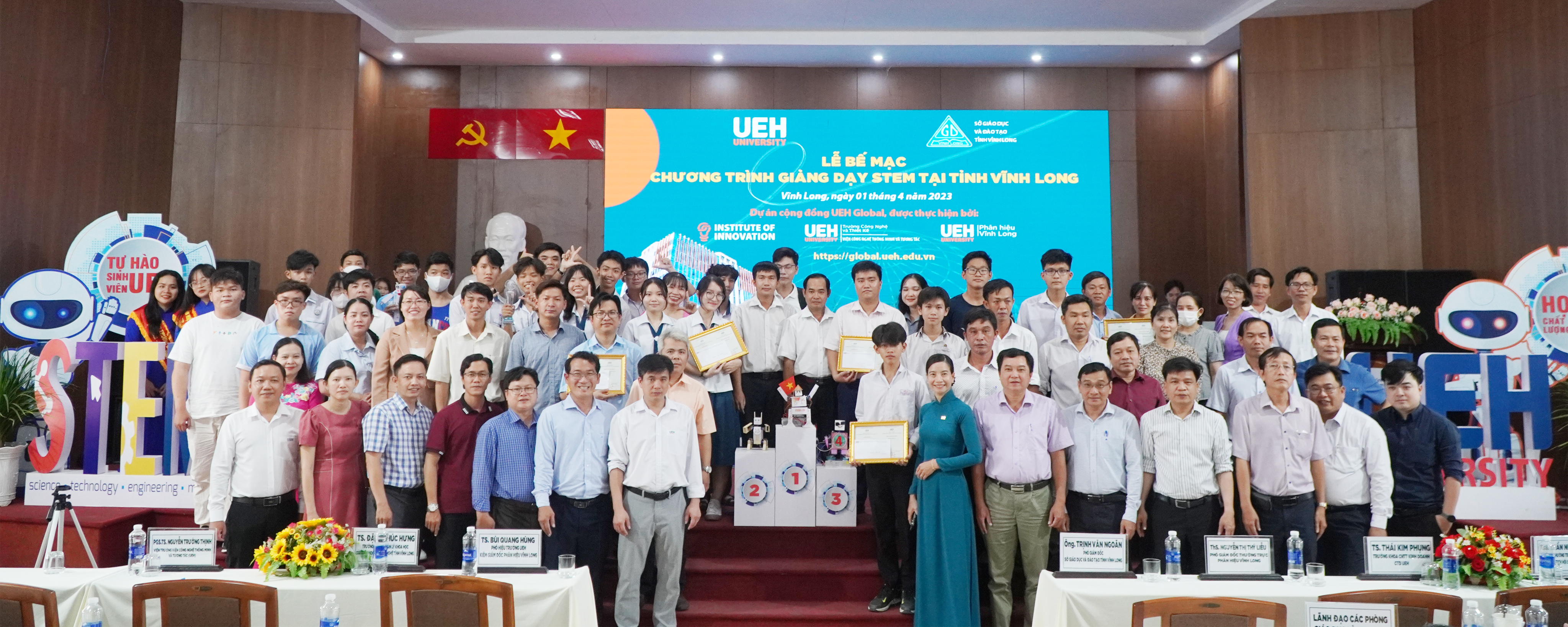 UEH cooperating with Vinh Long Department of Education and Training to organize UEH RoboCon Contest 2023 - UEH Dancing Robot Contest and Closing the STEM training course for teachers and students in Vinh Long Province in 2023