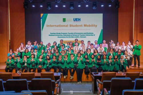 International exchange between UEH and the National University of Indonesia

