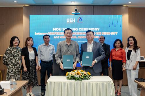Signing ceremony of Memorandum of Understanding between University of Economics Ho Chi Minh City and Viettesol Association

